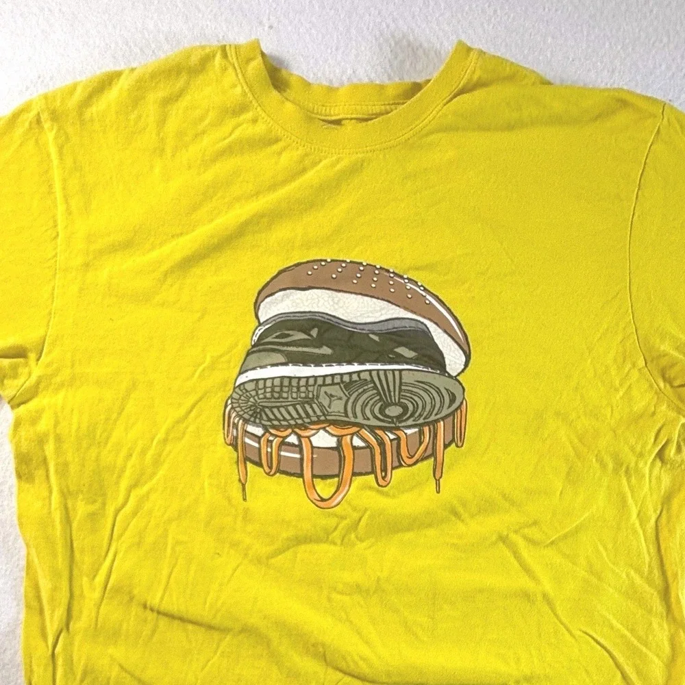 Jordan T-Shirt Mens Large Yellow Burger‎ Sneaker Graphic Short Sleeve Tee